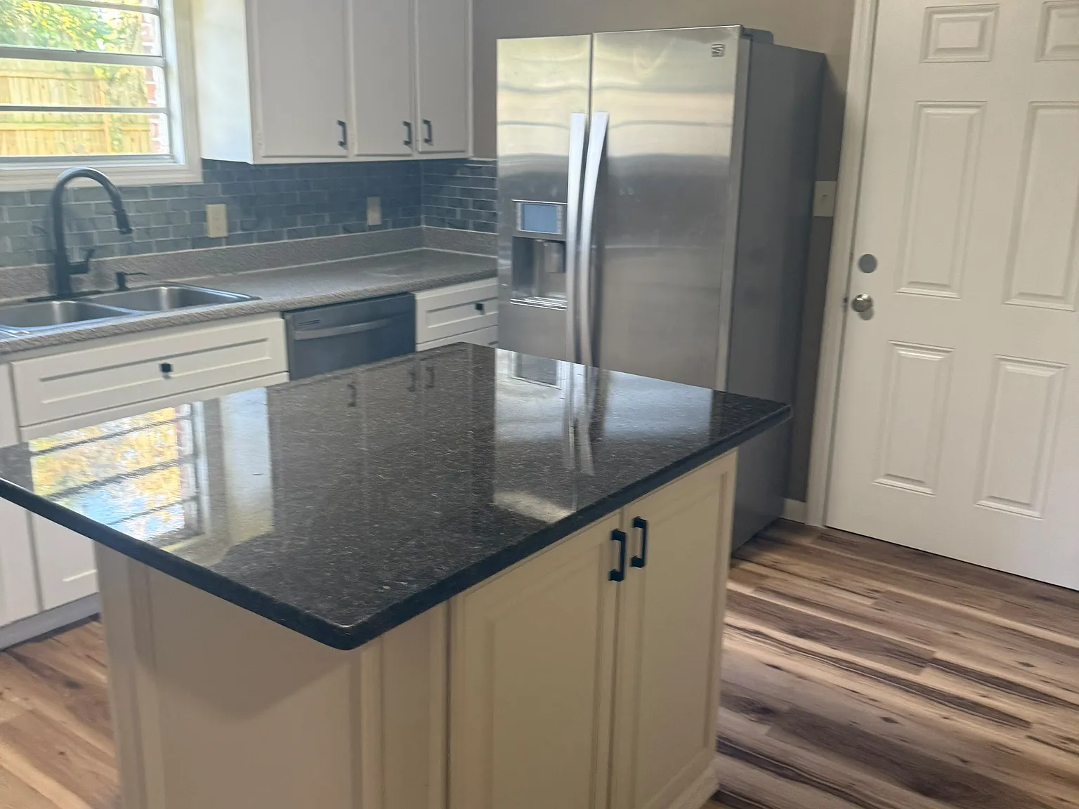 3 bed, 1180 sqft, $1,600 — Photo 4