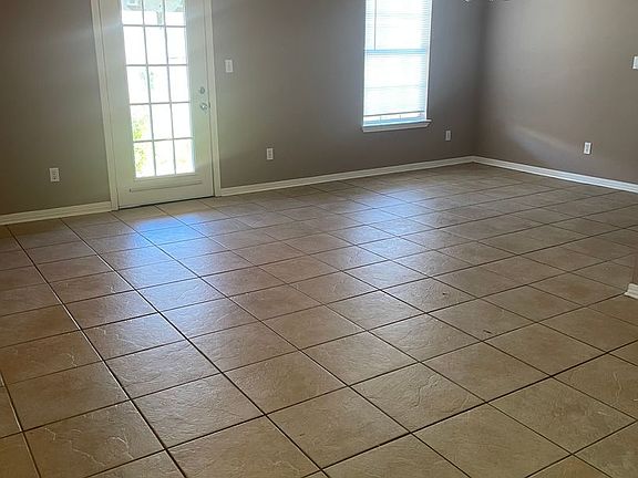 3rd image of 977 Crimson Heights Ct