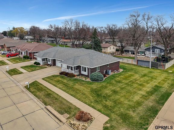 3rd image of 716 Thornridge Acres Dr