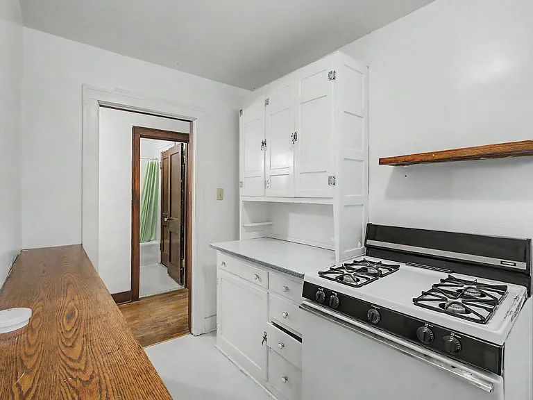 407 W Green St #2 — Photo 8