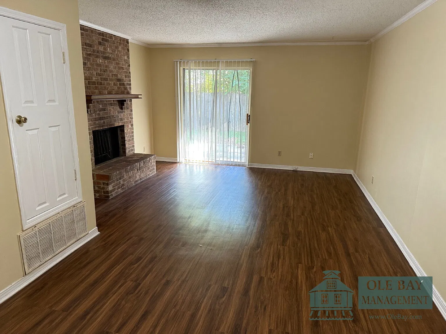 2 bed, 1.5 bath, $850 — Photo 2
