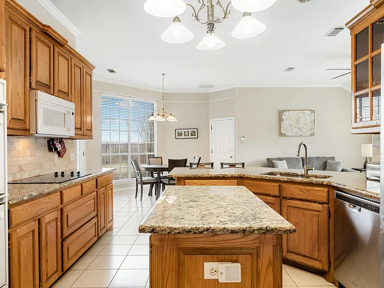 118 W Greenbriar Ln — Photo 13