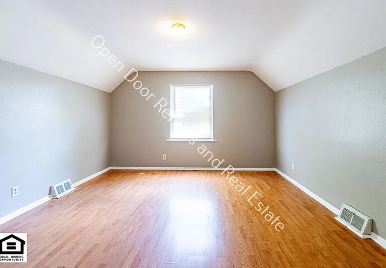 3112 1/2 Thompson Ave — Photo 7