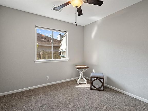 4th image of 403 Willowbrook Dr