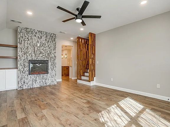 4th image of 319 Russell St
