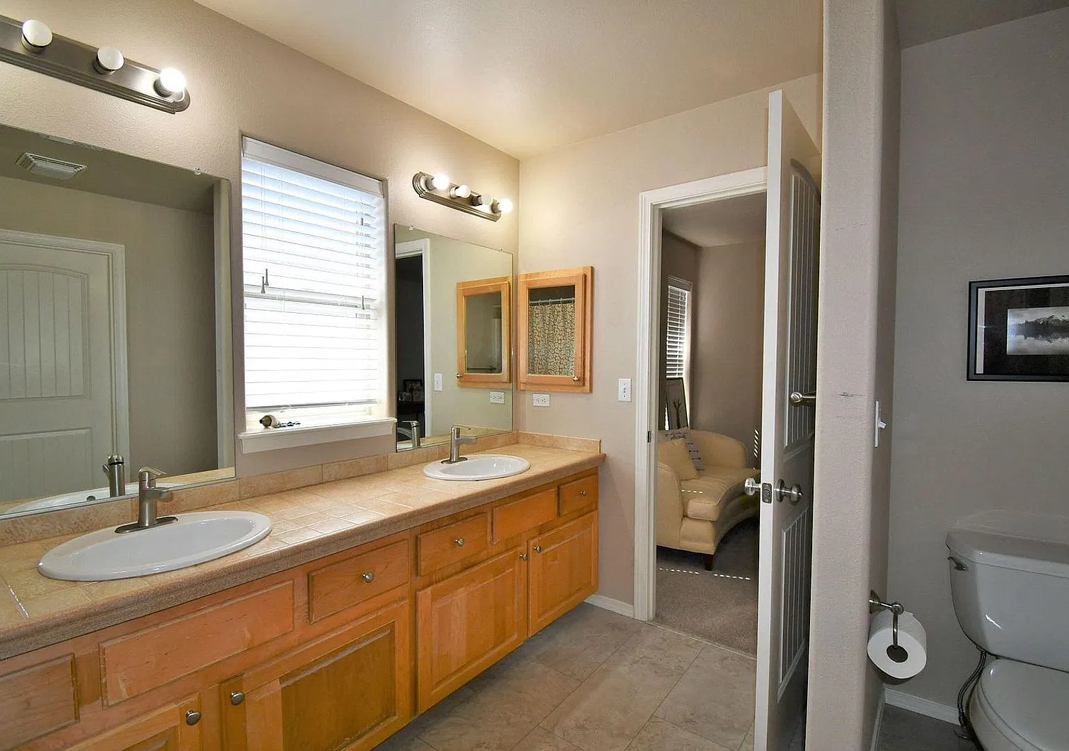 Large 4 bedroom SE Bend home with office/flex space! — Photo 3