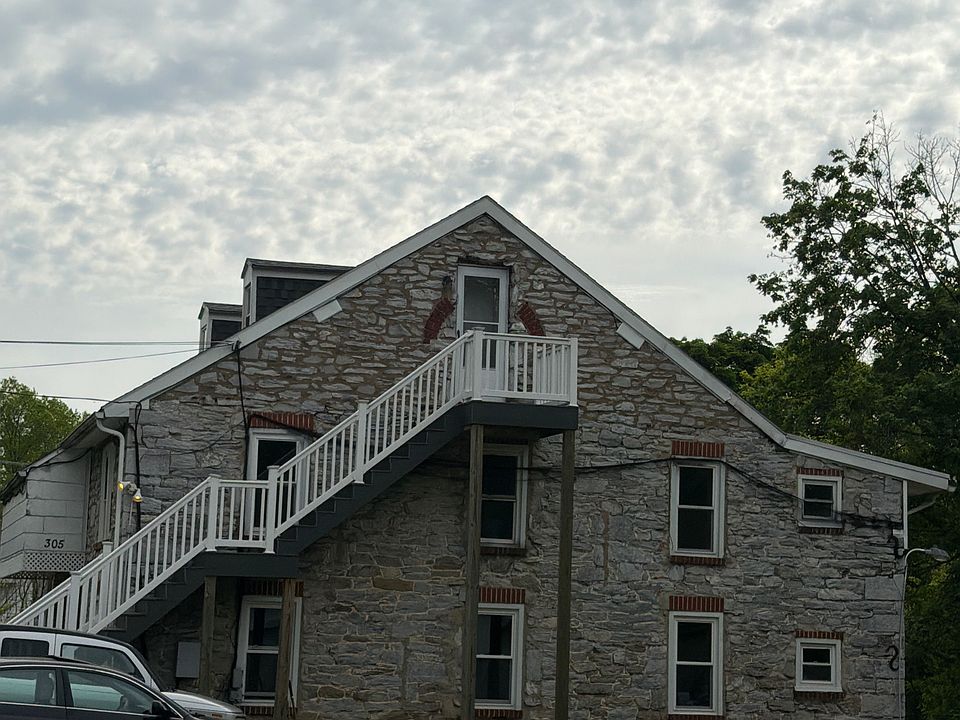 1st image of 305 S White Oak St #6