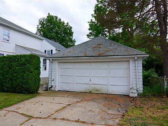 2nd image of 690 Fruit Hill Ave