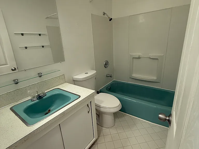 129 11th Ave E #101 — Photo 16