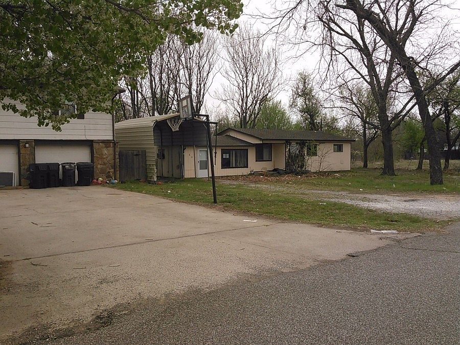 2nd image of 604 Manchester Ln