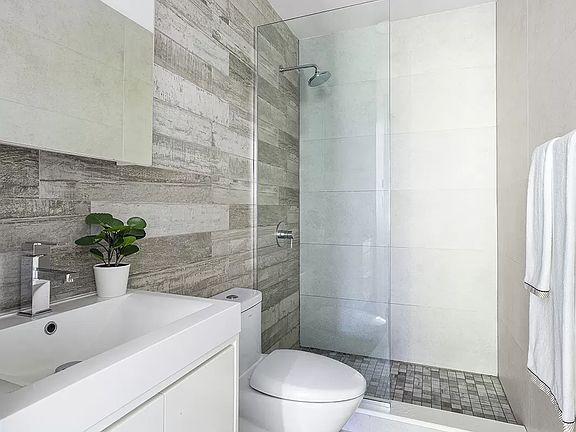 5th image of 138 Quincy St #2