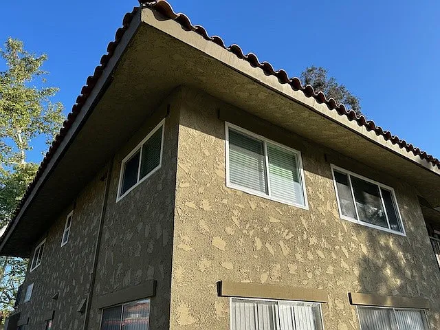 Upstairs End Unit - All New Windows