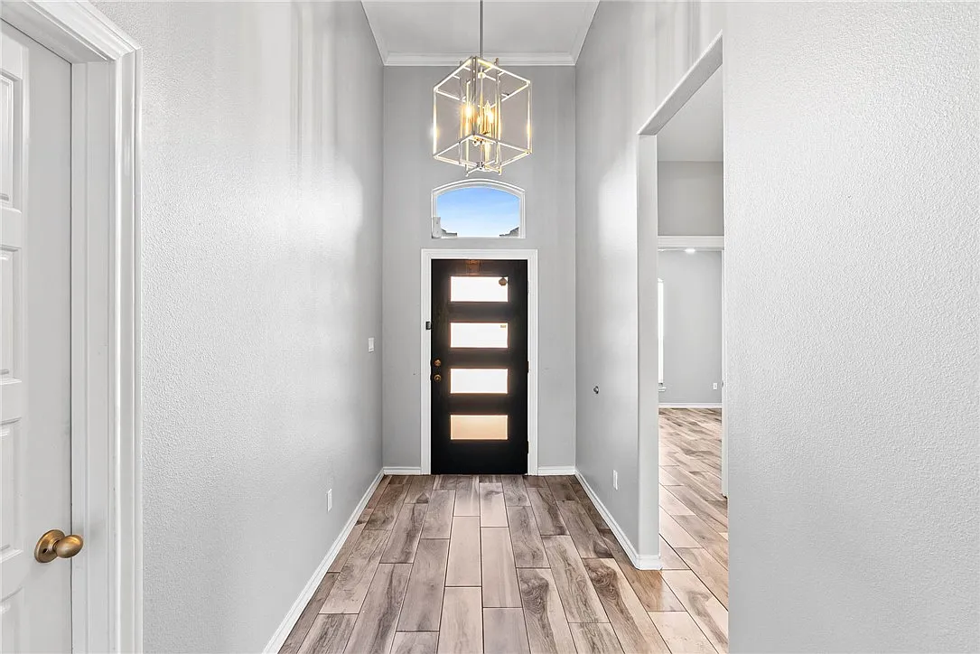 4 bed, 3.0 bath, 1937 sqft, $2,495 — Photo 3