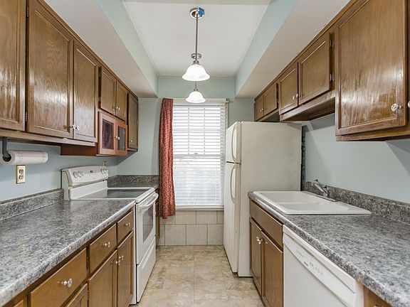 5th image of 430 Westfield Dr