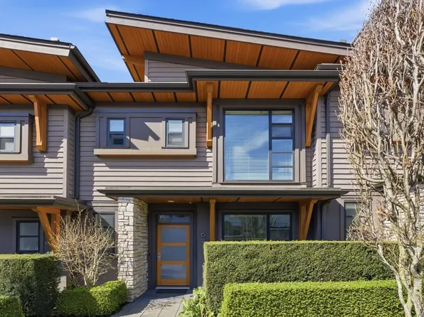 621 14th St, West Vancouver, BC V7T 0A4