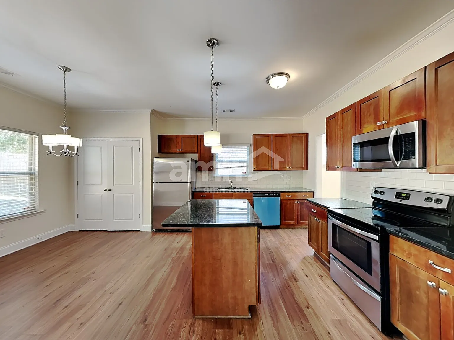4 bed, 2.5 bath, 2072 sqft, $2,390 — Photo 3