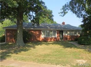 11801 Parklind Dr, Saint Louis, MO
