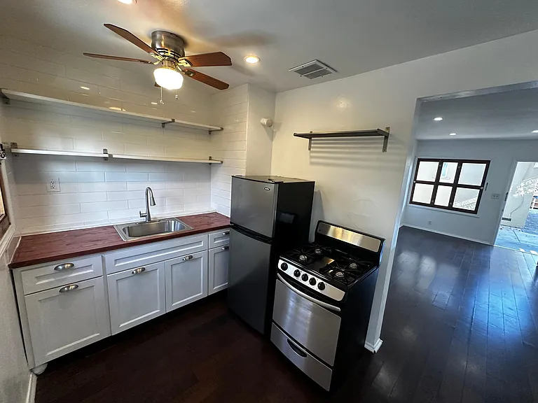 1177 N Hoover St #3/4 — Photo 1