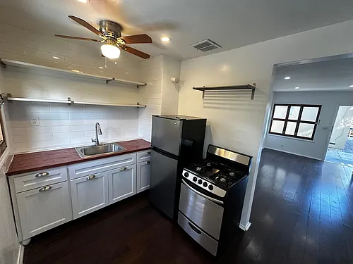 1177 N Hoover St #3/4 Photo 1