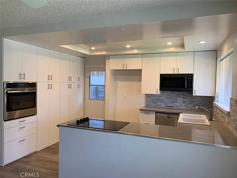 6412 Weber Cir — Photo 2