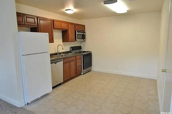 2 bed, 900 sqft, $2,675 — Photo 3