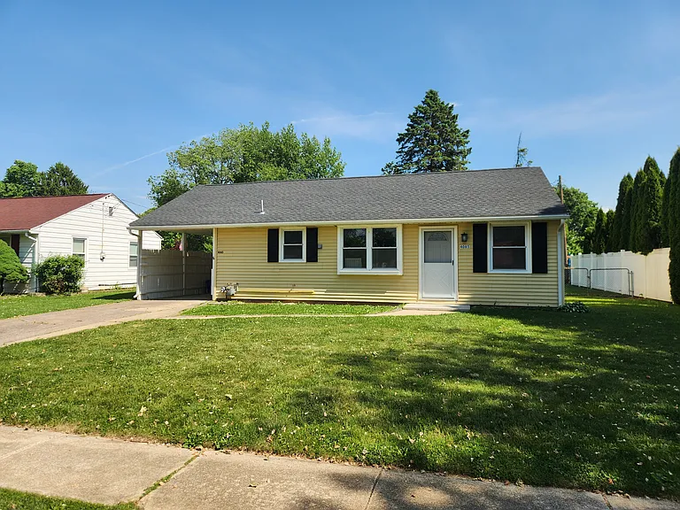 4085 Seneca Ave — Photo 13
