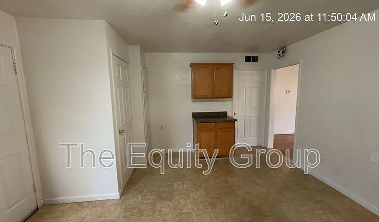 1325 S Crowe St — Photo 6