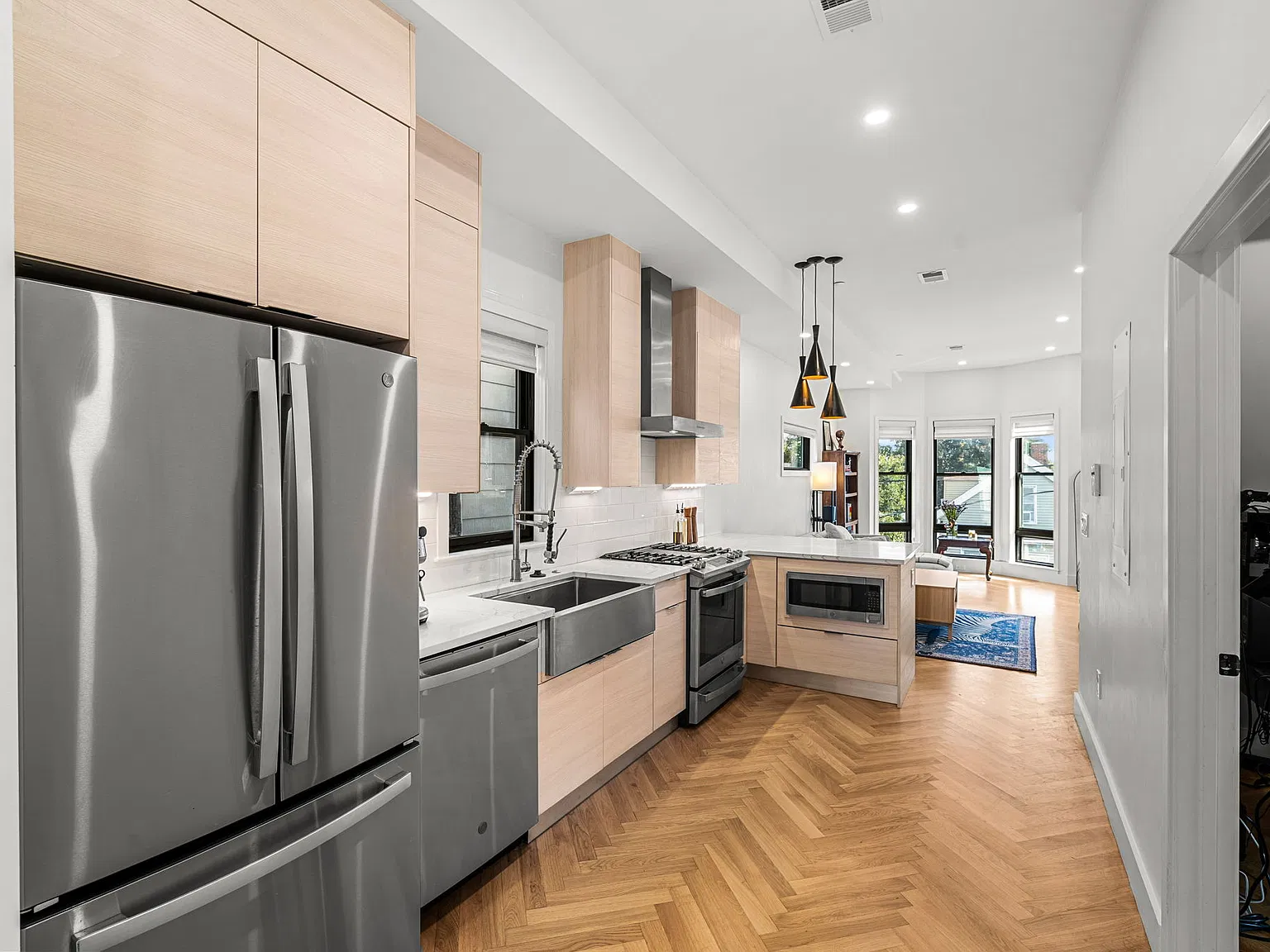 2 bed, 940 sqft, $3,800 — Photo 2