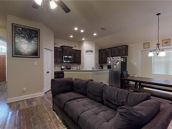 5th image of 290 Blackhaw Dr
