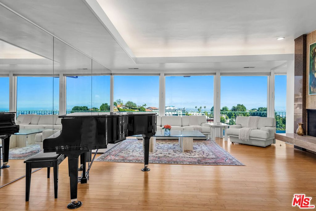 10924 Savona Rd, Los Angeles, CA - View 5