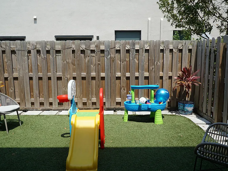 21435 NE 2nd Pl — Photo 16
