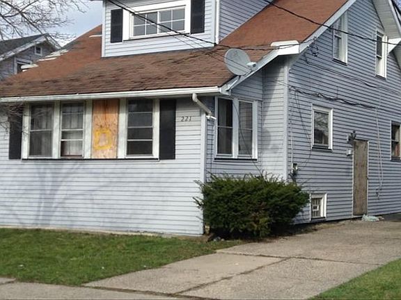 3rd image of 221 Newburgh Ave