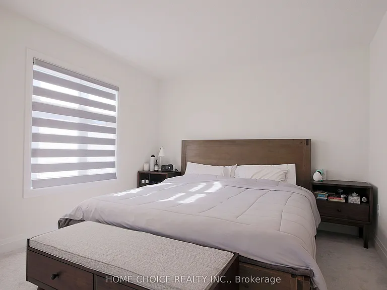32 Ferragine Cres — Photo 17