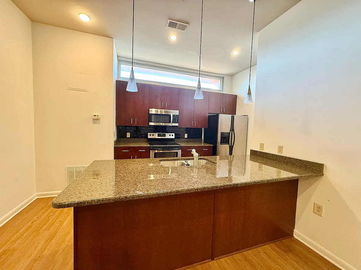 Building Photo - 449 Monroe Ave #102