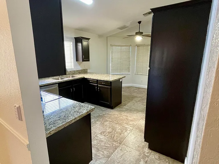 3056 E Siesta Ln — Photo 6