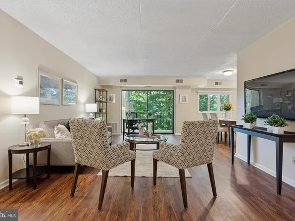 202 Summit Dr #B, Bryn Mawr, PA 19010