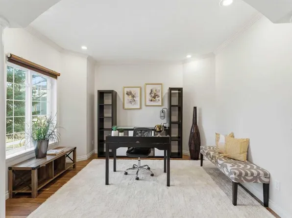 507 N 17th Ave NW, Calgary, AB T2M 0N4