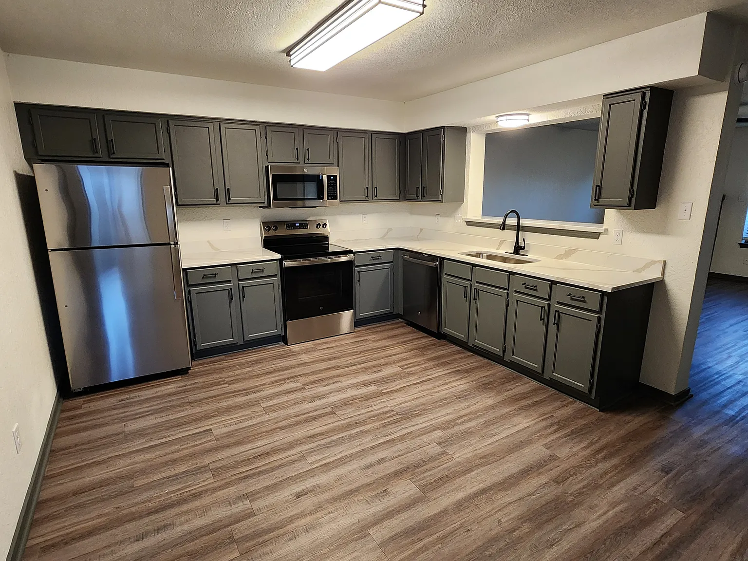 717 Wolftrap Dr — Photo 1