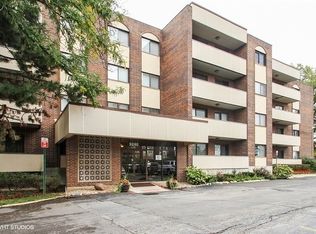 9240 Gross Point Rd APT 107, Skokie, IL 60077