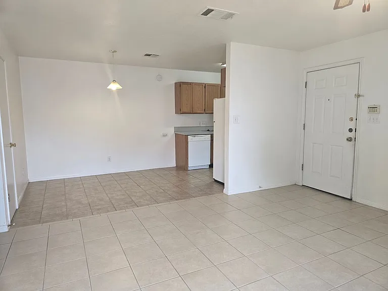 1915 Alex Ave — Photo 5