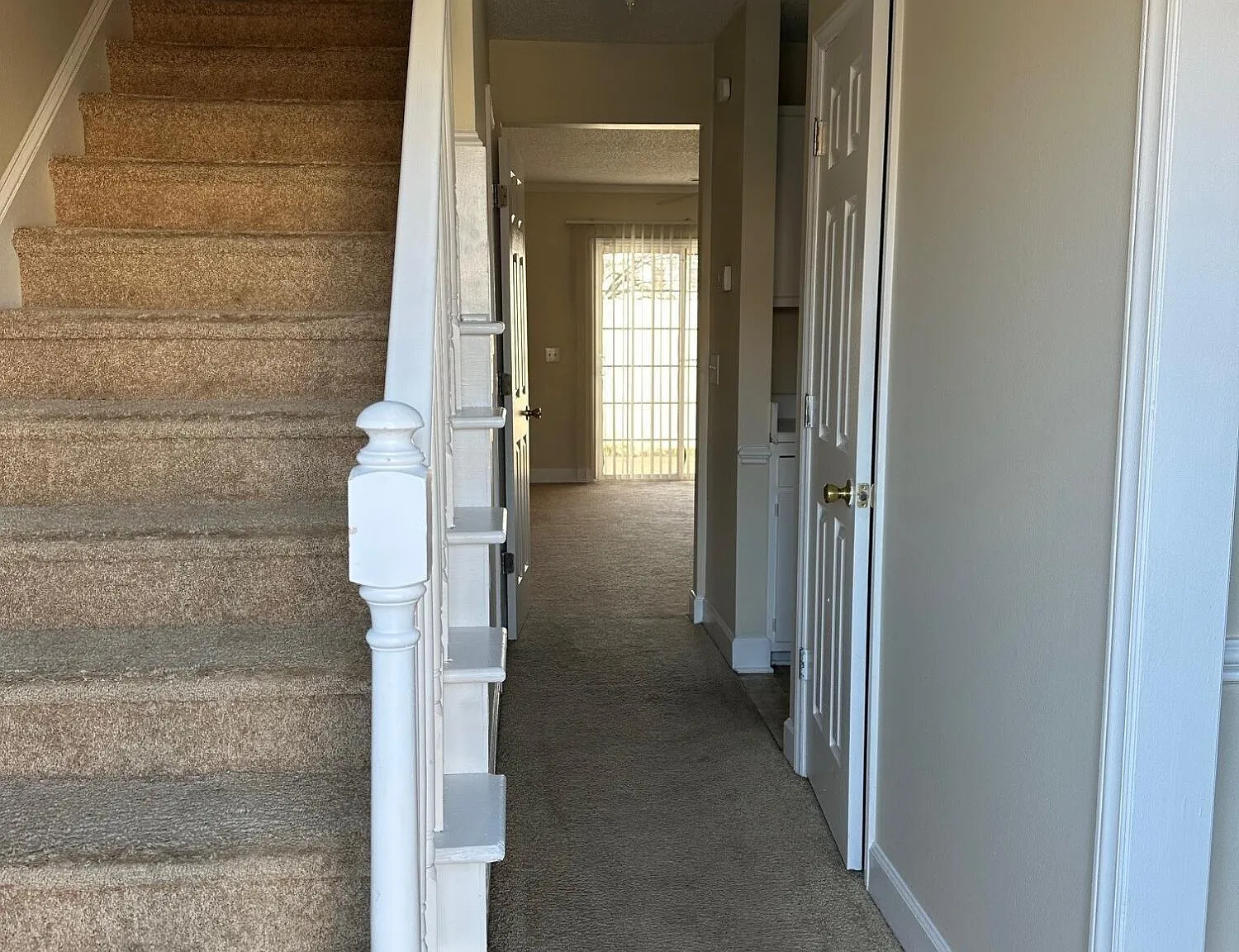 2 bed, 2.5 bath, 1224 sqft, $1,050 — Photo 2