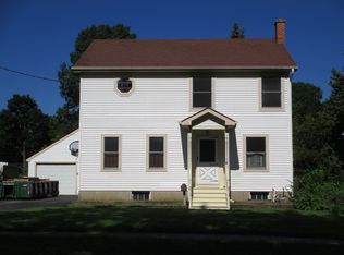 1109 Queen Anne St, Woodstock, IL 60098