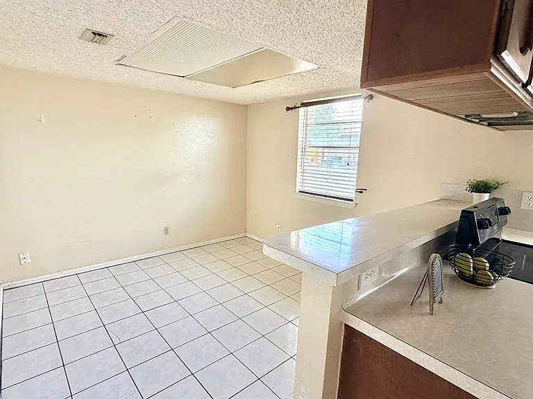 63 Calgary Ct — Photo 13