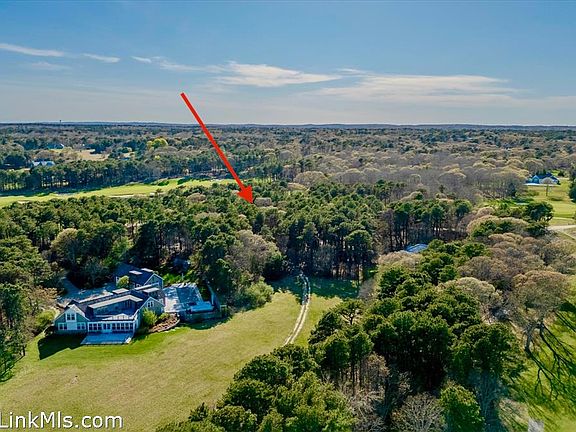 3rd image of 98 Farm Neck Way