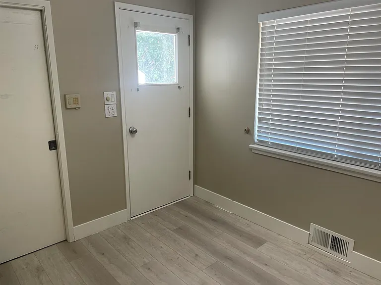 6748 Ash St — Photo 16