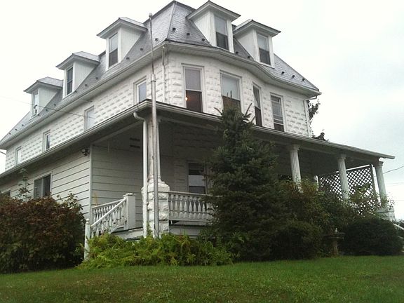 Front of the building. Entrance to this apartment is nestled in the back.