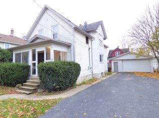 216 North St, Woodstock, IL 60098