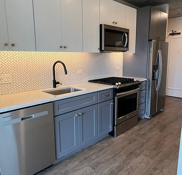 603 N Wells St #401 — Photo 1