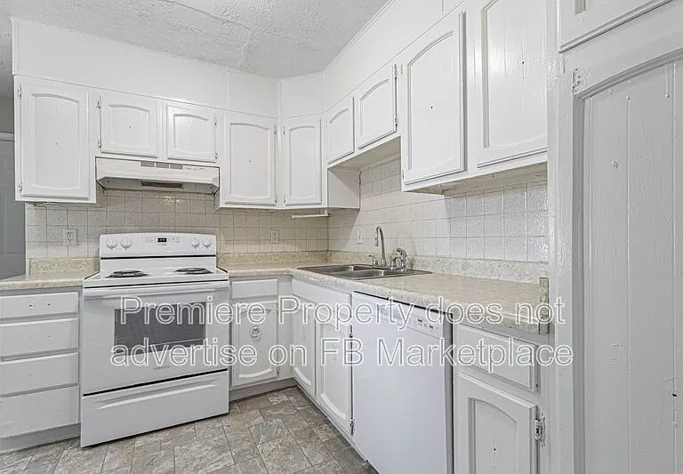 1515 N Pearl St — Photo 4