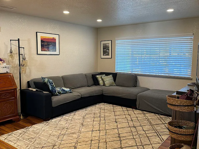524 Ruth Way — Photo 1